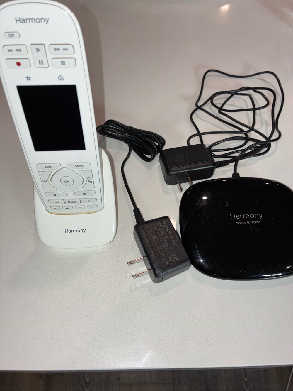 White Universal Remote & Hub for VR/AR Accessories